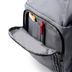 Mochila para computador em plástico reciclado e faixas refletoras 15'' cor cinzento vista detalhe 1