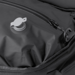 Mochila em poliéster eco com compressão a vácuo e bomba elétrica 15'' cor preto vista detalhe 5