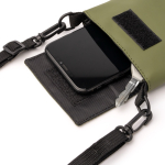 Mala a tiracolo em pele sintética com forro interior e fecho de velcro cor verde-escuro vista detalhe 1
