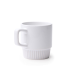 Caneca de cerâmica com design biselado e acabamento brilhante 350ml cor branco primeira vista de uso