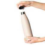 Garrafa antigota em aço inoxidável reciclado com acabamento mate 700ml cor bege primeira vista