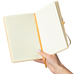 Caderno A5 com capa rígida em kraft, elástico e folhas pautadas cor dourado quinta vista