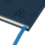 Caderno A5 capa em PU reciclado, marcador de página e folhas pautadas cor azul quinta vista