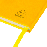 Caderno A5 capa em PU reciclado, marcador de página e folhas pautadas cor amarelo terceira vista