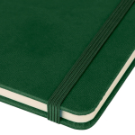Caderno A5 capa em PU reciclado, marcador de página e folhas pautadas cor verde oitava vista