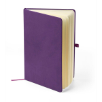 Caderno A5 capa em PU reciclado, marcador de página e folhas pautadas cor violeta terceira vista
