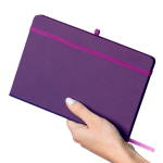 Caderno A5 capa em PU reciclado, marcador de página e folhas pautadas cor violeta quarta vista