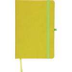 Caderno A5 capa em PU reciclado, marcador de página e folhas pautadas cor verde-claro primeira vista