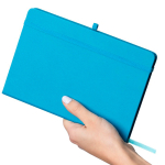 Caderno A5 capa em PU reciclado, marcador de página e folhas pautadas cor azul-claro terceira vista