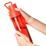Garrafa de tritan resistente com fecho de clique e pega superior 750ml cor vermelho primeira vista