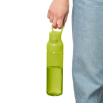 Garrafa de tritan resistente com fecho de clique e pega superior 750ml cor verde terceira vista