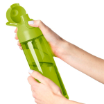 Garrafa de tritan resistente com fecho de clique e pega superior 750ml cor verde quarta vista