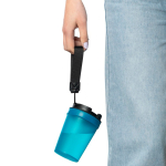 Copo de plástico com tampa de rosca e cordão de pulso 350ml cor azul-claro quarta vista