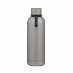 Garrafa térmica em aço inoxidável reciclado com pega em silicone 490ml cor prateado vista frontal 