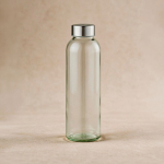 Garrafa de vidro com tampa de rosca prateada antigota 510 ml cor transparente vista de ambiente 