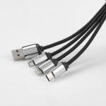 Cabo carregamento 4 em 1 com porta-chaves e logótipo iluminado 10W cor preto vista de detalhe 