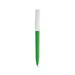 Caneta com corpo em plástico reciclado, clipe grande e tinta azul cor verde vista frontal 