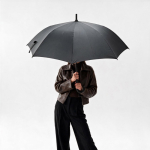 Guarda-chuva automático anti-tempestade em plástico reciclado ø101 cor preto vista de ambiente 