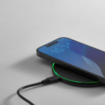 Carregador sem fios magnético em plástico reciclado USB-C e 15W cor preto vista de detalhe 