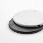Carregador sem fios magnético em plástico reciclado USB-C e 15W vista de detalhe 