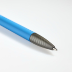 Caneta de alumínio emborrachado com clip de plástico e tinta azul cor azul-claro