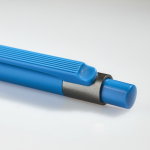 Caneta de alumínio emborrachado com clip de plástico e tinta azul cor azul-claro
