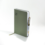 Agenda A5 em pele sintética com aba triangular magnética cor verde oliva
