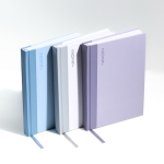 Agenda diária em papel couché com acabamento laminado e marcador A5 cor violeta