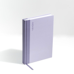 Agenda diária em papel couché com acabamento laminado e marcador A5 cor violeta