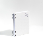 Agenda A5 em pele sintética com capa rígida e espiral dupla prateada cor branco