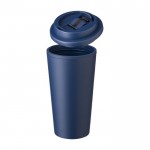 Copo de plástico com abertura para bebida com tampa de rosca 475ml cor azul-marinho terceira vista