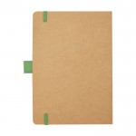 Caderno de papel reciclado, porta-caneta, folhas A5 pautadas cor verde segunda vista traseira
