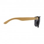 Óculos de sol de bambu e plástico reciclado, proteção UV400 cor natural vista lateral com logo 2
