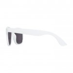 Óculos de sol de plástico reciclado, lentes esfumadas UV400 cor branco vista lateral