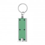 Porta-chaves de plástico com lanterna LED cor verde primeira vista