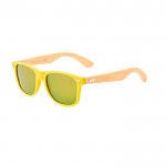 Óculos de sol coloridos com hastes de bambu e proteção UV400 cor amarelo primeira vista