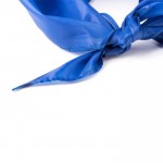Clássico lenço triangular de poliéster em cores vibrantes cor azul quinta vista