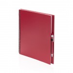 Caderno A4 com argolas e caneta para oferecer cor vermelho