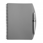 Caderno de capa dura e caneta a condizer, folhas A5 pautadas cor cinzento primeira vista