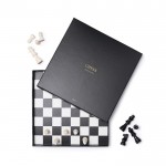 Jogo de xadrez com peças em madeira cor preto