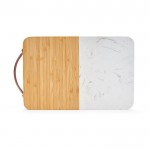 Tábua de corte de design feita de bambu e mármore com pega superior cor natural