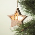 Estrela de Natal de madeira decorada com luz e cordão para pendurar cor madeira vista fotografia sexta vista