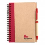 Caderno de papel reciclado com pormenor de cor cor vermelho quarta vista com logotipo