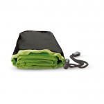 Toalha publicitária em bolsa de nylon cor verde terceira vista