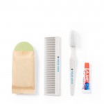 Escova de dentes, pasta, sabonete e pente vista principal