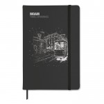 Caderno de bolso de páginas com riscas cor preto quarta vista com logotipo