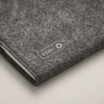 Caderno de feltro rPET com papel reciclado, folhas A5 pautadas cor cinzento-escuro vista fotografia sexta vista