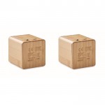 2 colunas com caixa de bambu cor madeira quarta vista
