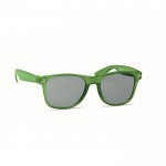 Óculos de sol clássicos com armação reciclada cor verde