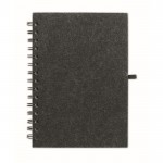 Caderno com capa de feltro e porta-caneta, folhas A5 pautadas cor cinzento-escuro segunda vista